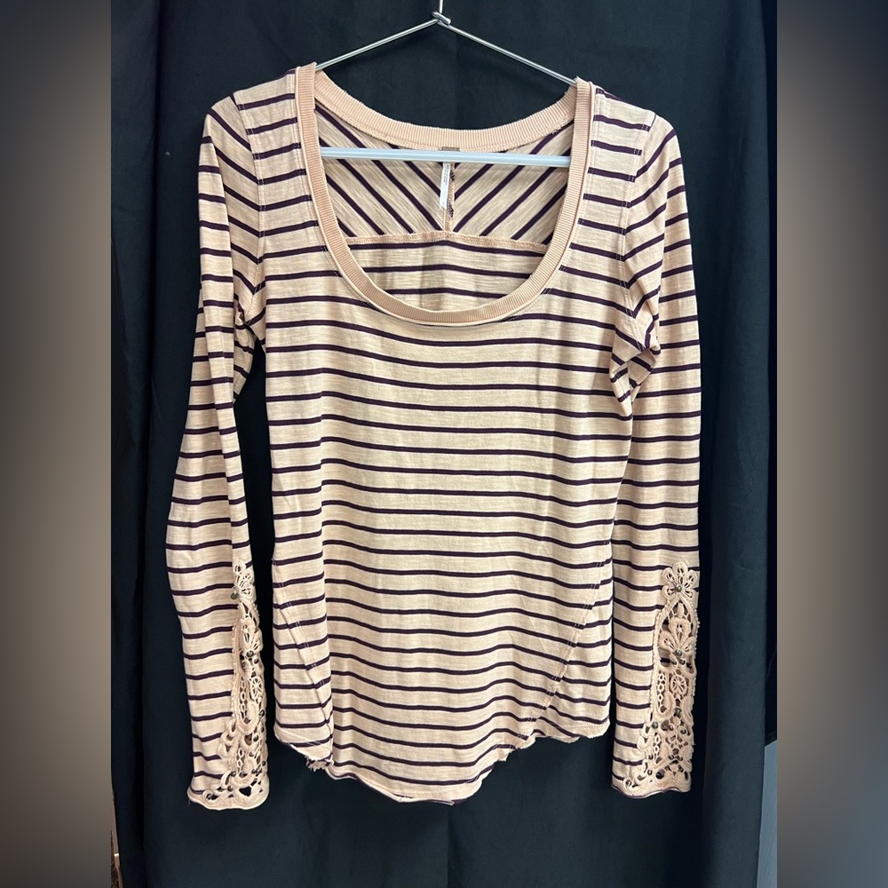Free People-Stripe shirt w/lace open sleeves-Size:Small, Pre-Owned